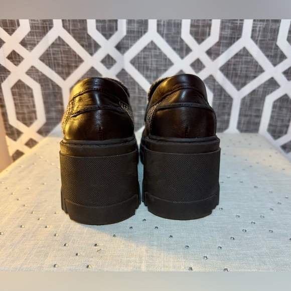 Stylish Houndstooth Loafers - Picture 5 of 9